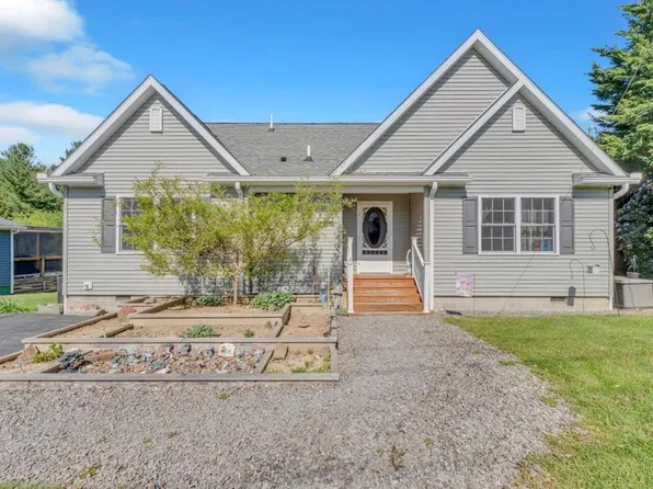 7618 Gatewood Rd, Fayetteville, WV 25840