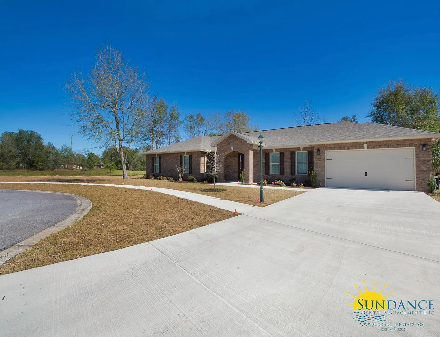Stunning 3 Bedroom Home in Crestview! — Photo 2
