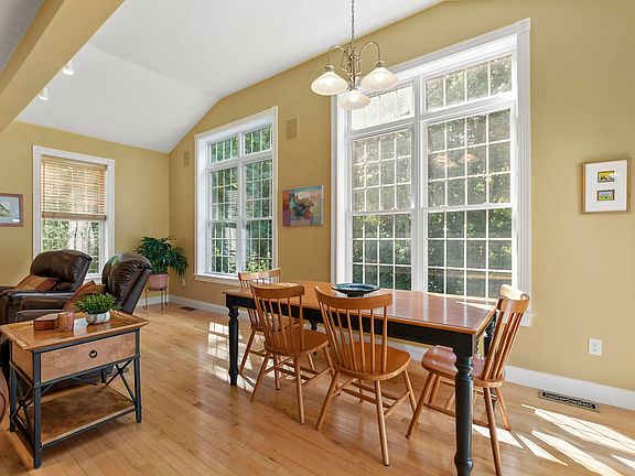 5th image of 25 Wild Rose Drive