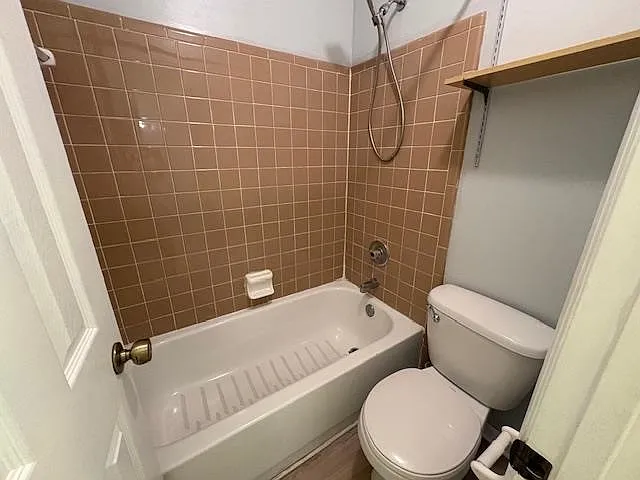 1104 Greentree Ct — Photo 20
