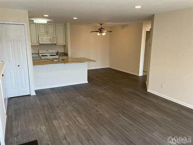 297 Cozzens Ct — Photo 4
