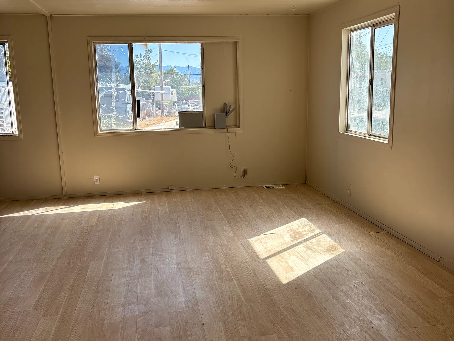3 bed, 1400 sqft, $800 — Photo 2