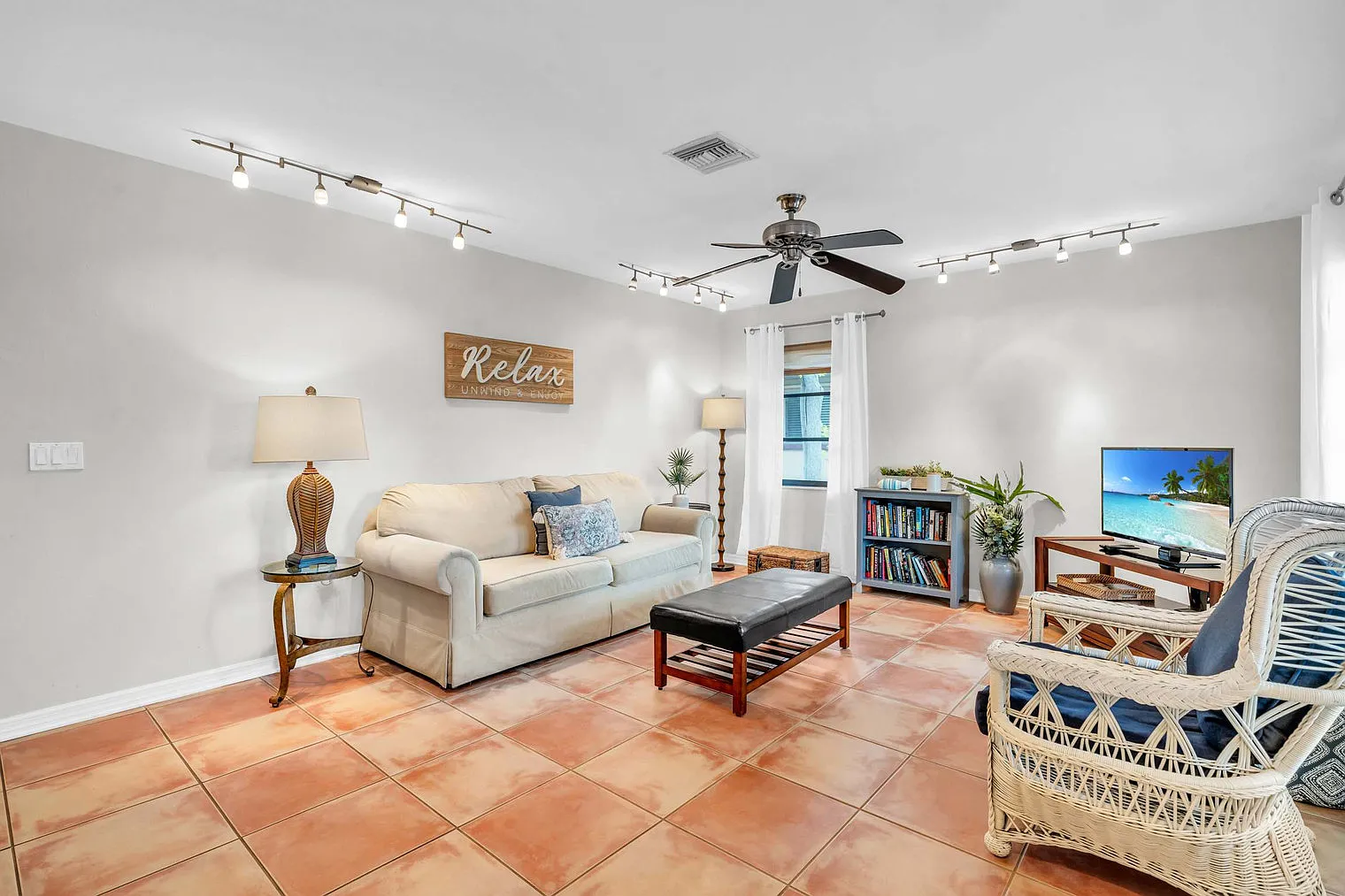 3 bed, 2.0 bath, 1442 sqft, $4,617 — Photo 3