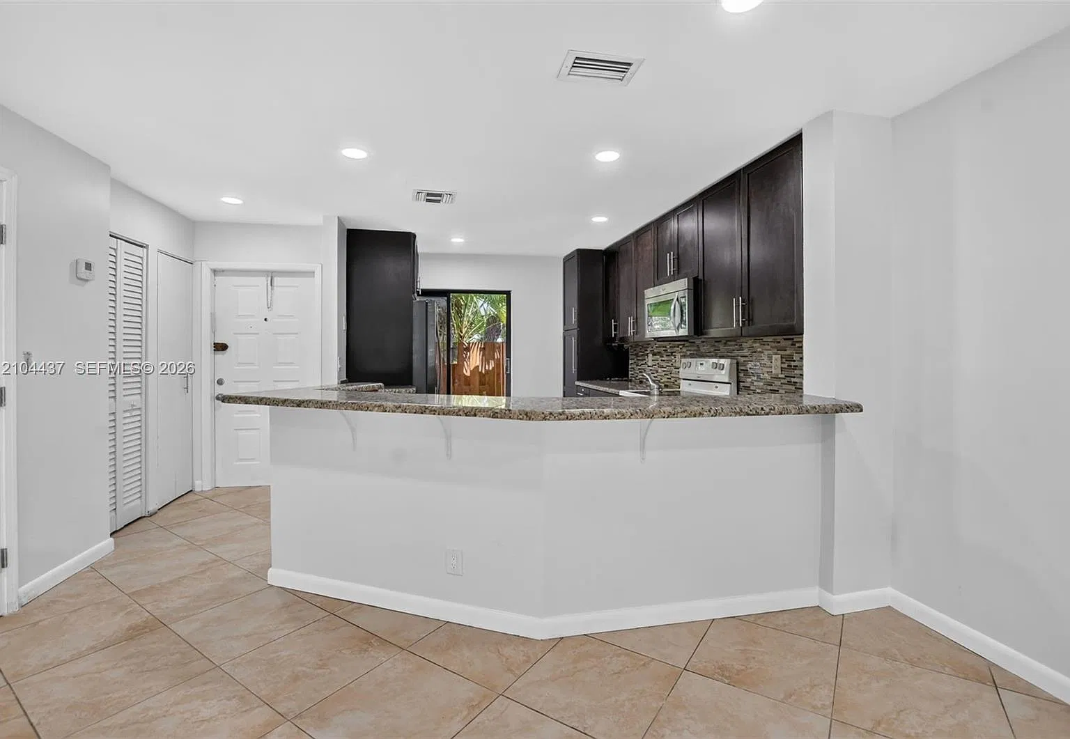 3 bed, 2.5 bath, 1420 sqft, $3,200 — Photo 4
