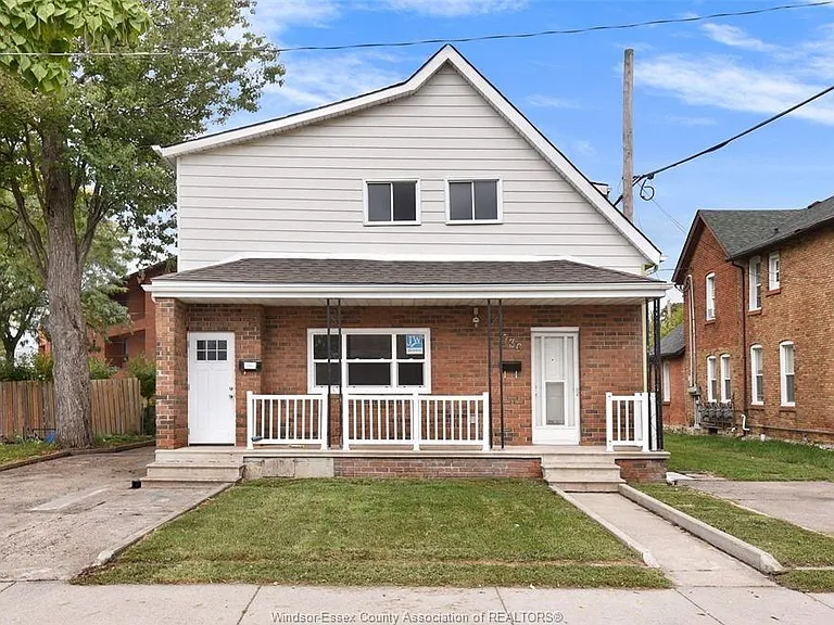 736 University Ave E #1 — Photo 1