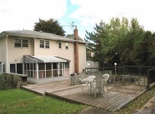 2580 Lorna Pl, Oceanside, NY 11572