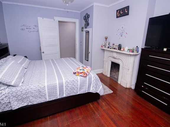 4th image of 443 Westminster Ave