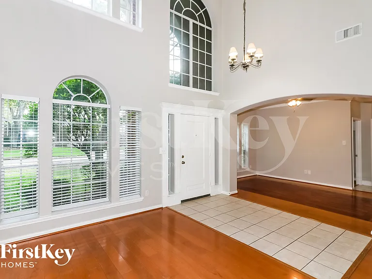 902 Rock Springs Dr — Photo 6