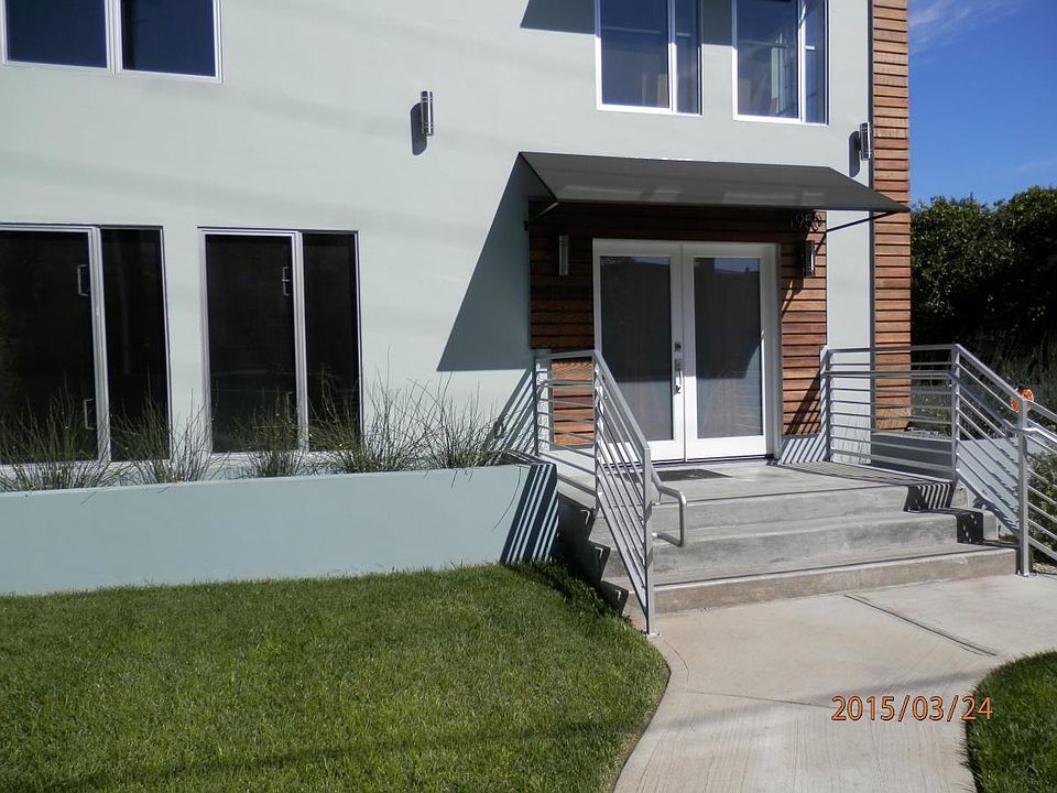 1st image of 1952 N Beachwood Dr
