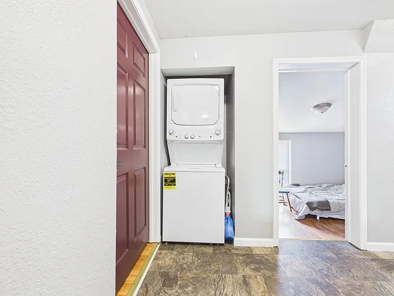 323 Jackson St — Photo 30