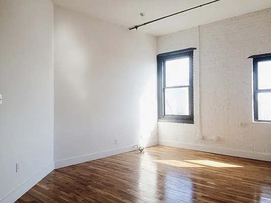 Rented by In Haus LLC | media 35