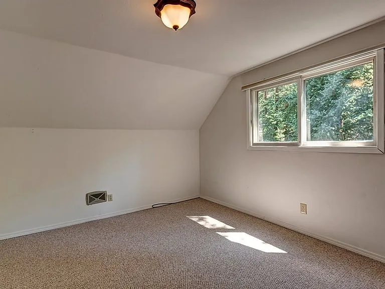 392 Doris Dr — Photo 9