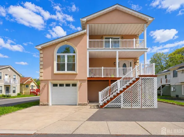 34 Evergreen Pl, Keansburg, NJ 07734