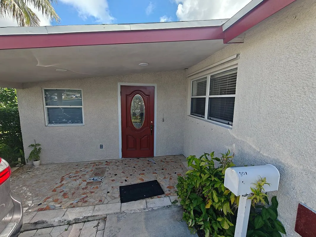 3 bed, 1.0 bath, 1148 sqft, $3,000 — Photo 2
