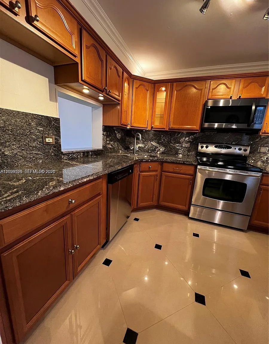 Meadowbrook Towers Condo — Photo 4