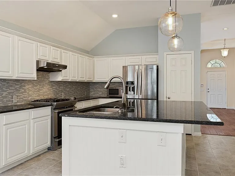 6701 Candlecreek Ln — Photo 10