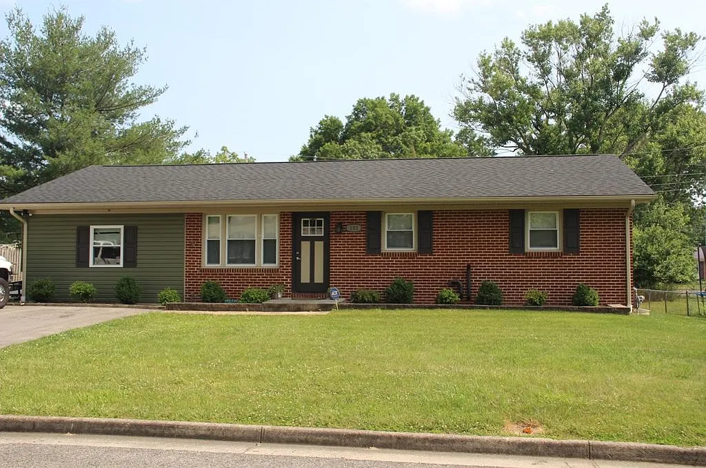 4 bed, 1700 sqft, $1,785 — Photo 1