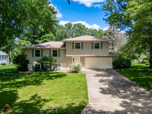 516 W Mulberry Ln, Long Grove, IA 52756