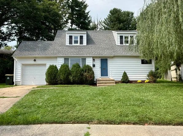 8 Connell Cir, Newark, DE 19711