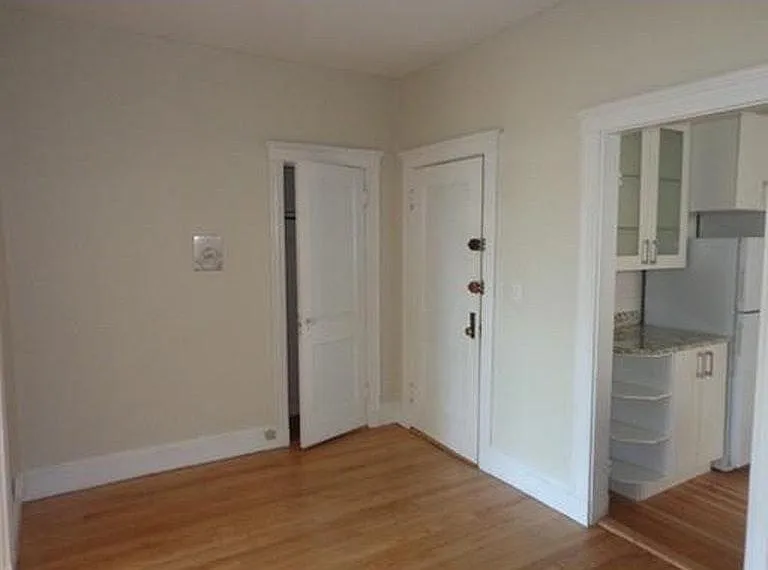 Foyer to kitchen