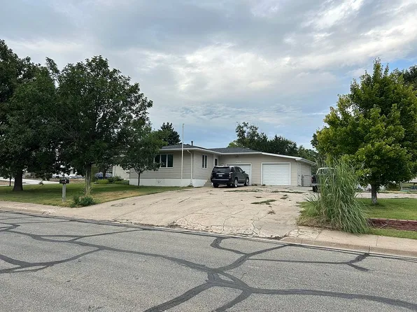 994 1st St, Phillipsburg, KS 67661