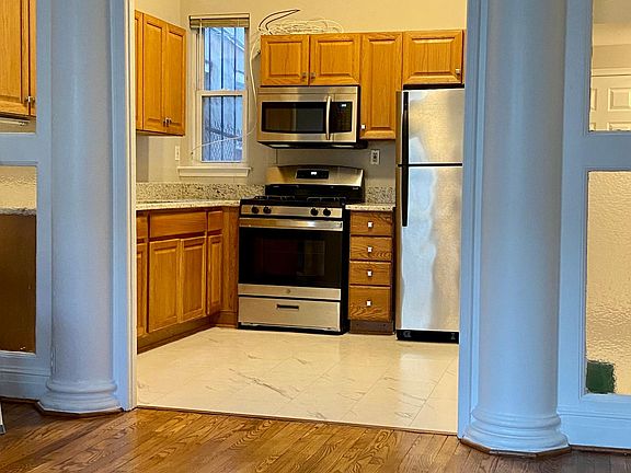 EAT-IN KITCHEN