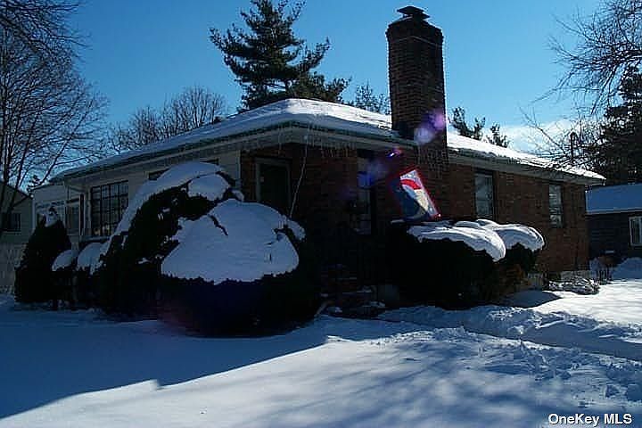 1st image of 131 Roosevelt Ave