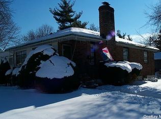 131 Roosevelt Ave, Freeport, NY 11520