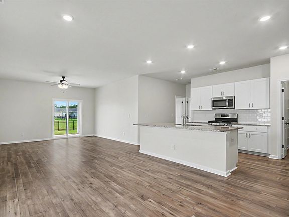 3rd image of 723 Joywood Dr.