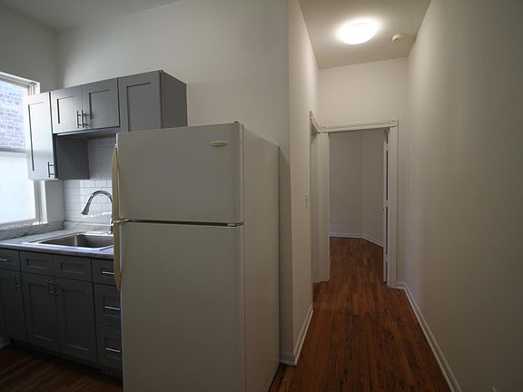 3rd image of 2316 N California Ave APT 8-2