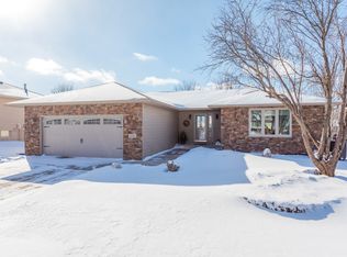 1221 S Sunny View Dr, Sioux Falls, SD 57110