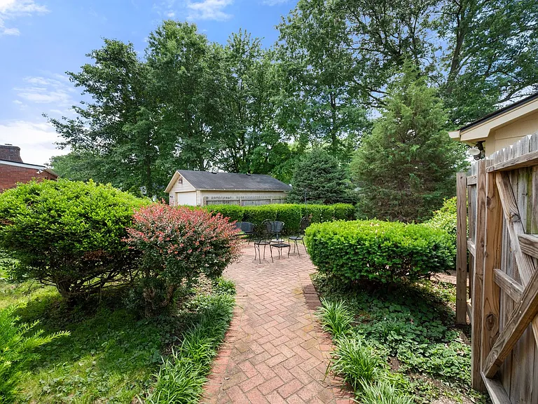 812 Beechwood Rd — Photo 37