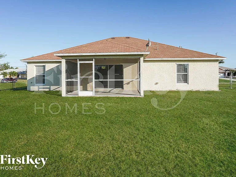 1702 NW 18th St — Photo 15