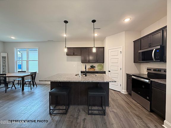 4th image of 292 Bluejay Street
