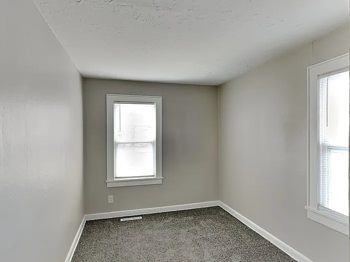 2068 Reaney Ave E — Photo 9