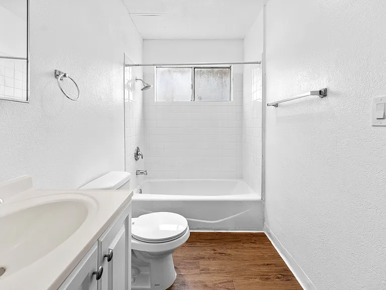 New toilet, new bath tile