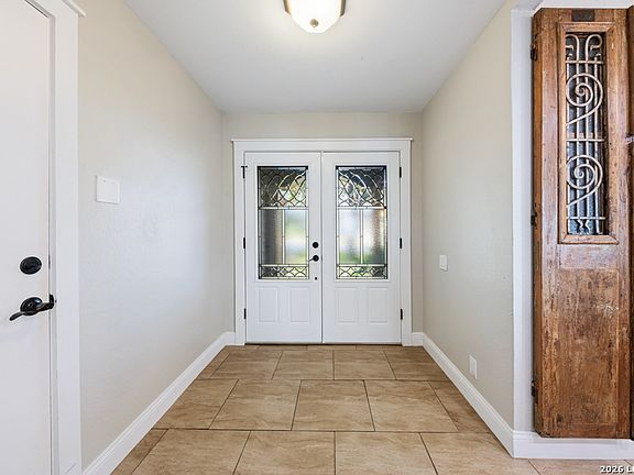3rd image of 930 Amberstone
