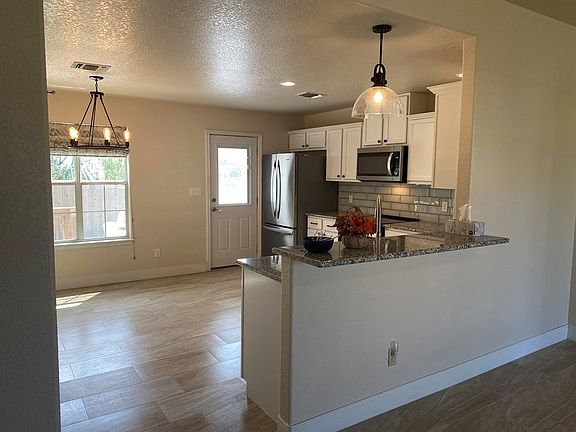 4th image of 713 Northern Red Oak Ln