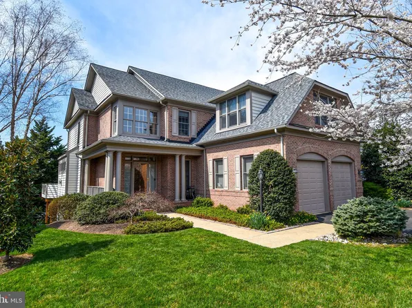 1490 Broadstone Pl, Vienna, VA 22182