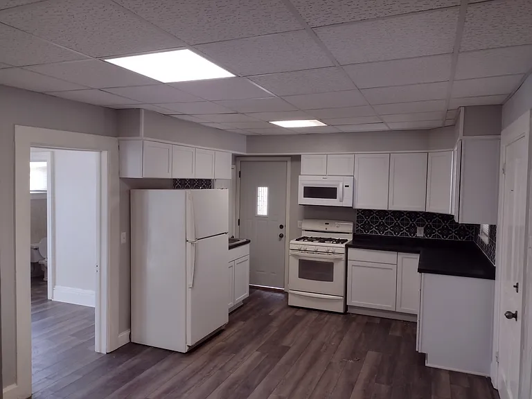 679 W Stephenson Apt Pass — Photo 5