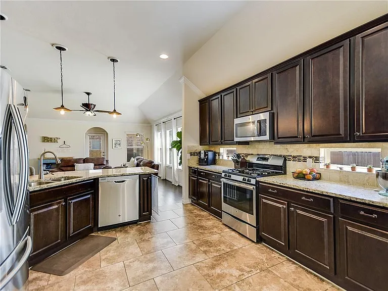 701 Cardenas Ln — Photo 8