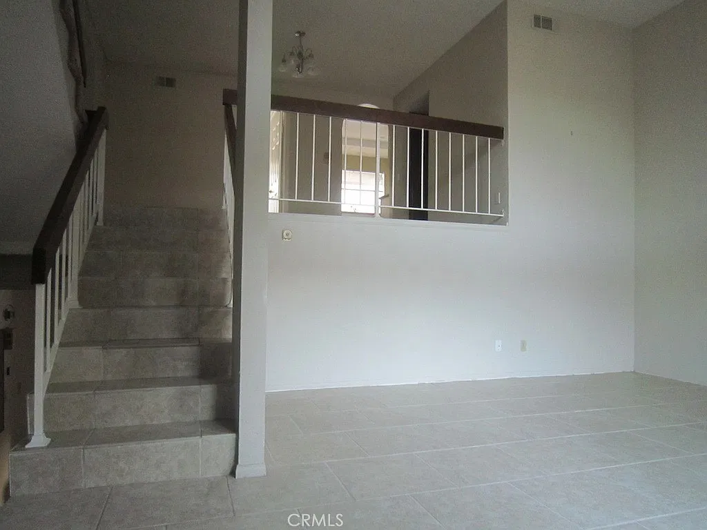 3 bed, 2.5 bath, 1572 sqft, $3,700 — Photo 4