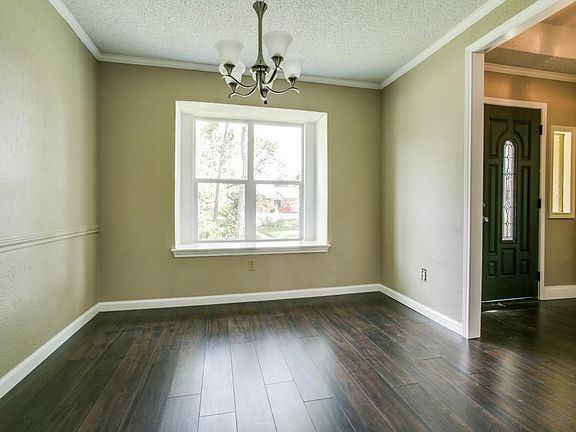 3rd image of 326 Campo Dr