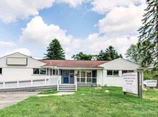 30018 Orchard Lake Rd, Farmington Hills, MI 48334