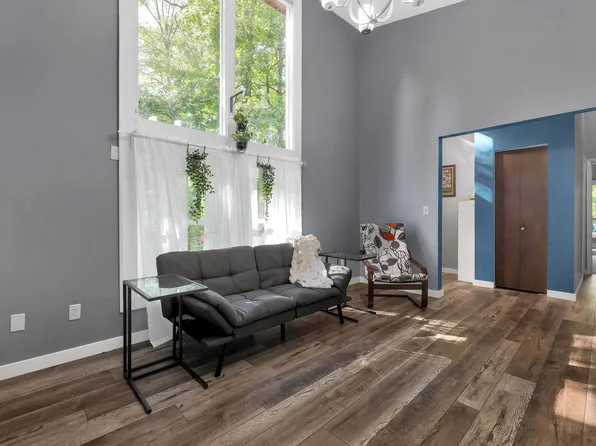 1495 W Choctaw Dr, London, OH 43140