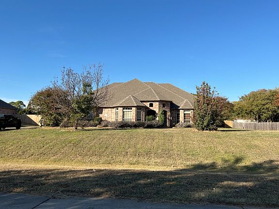 4th image of 1208 Golden Gate Dr