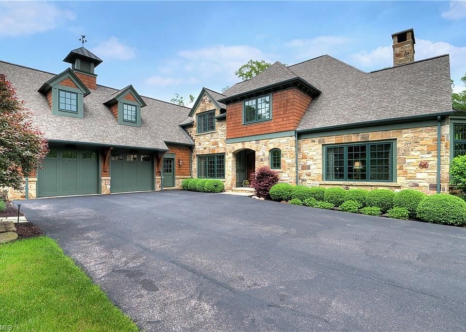 1st image of 5 Lake House Ln