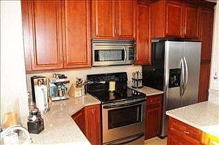 4th image of 300 S 16th St APT 1005