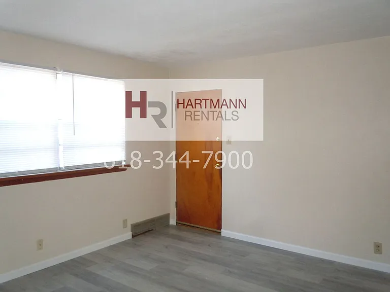 404 S Combs Ave — Photo 6
