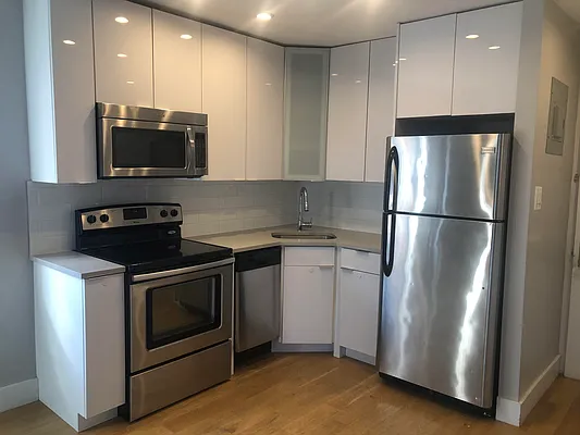 Rented by Bond New York | media 19